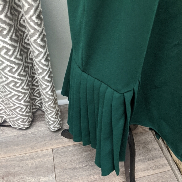 Zara forest green pleated side short sleeve dress - Picture 3 of 13